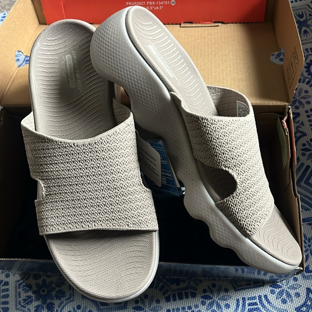 Sketchers Massage Fit Sandals